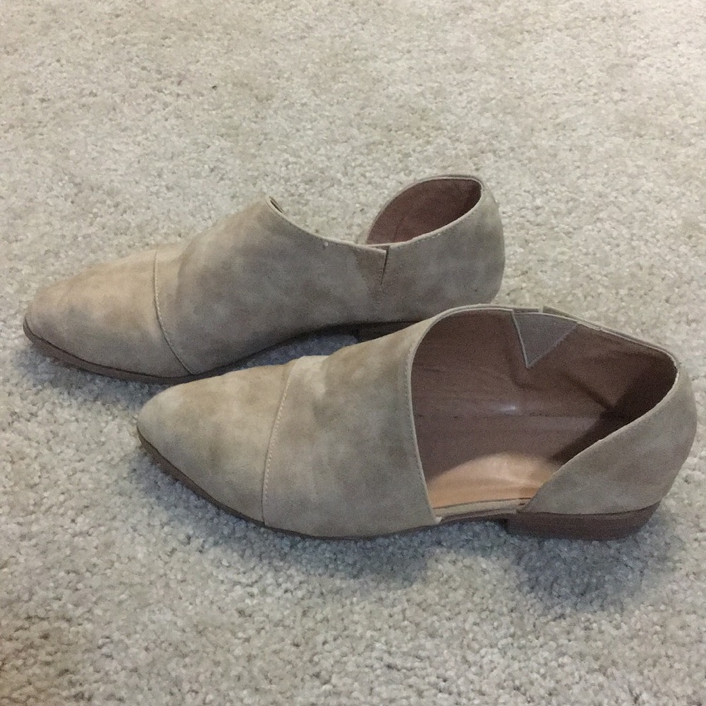 Wrap around pointy toe flats